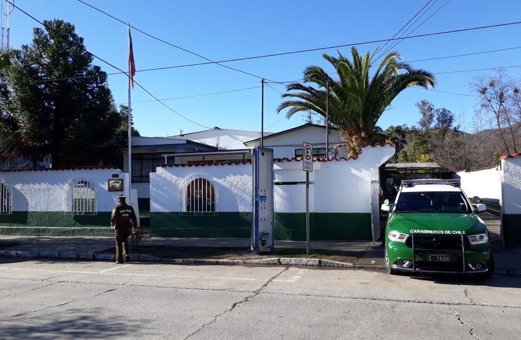 Carabineros detiene a tres sujetos por robo de jeep en Machalí