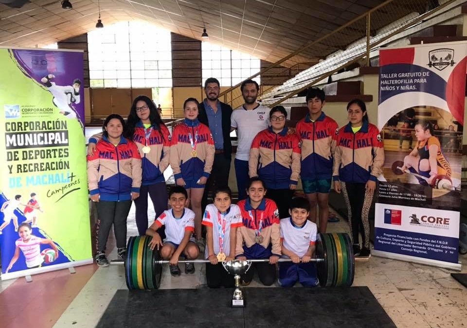 Machalinas son campeonas nacionales en Halterofilia
