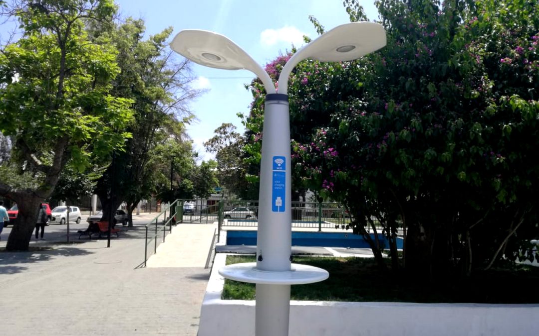 Machali implementa “Árboles de Carga Solar”