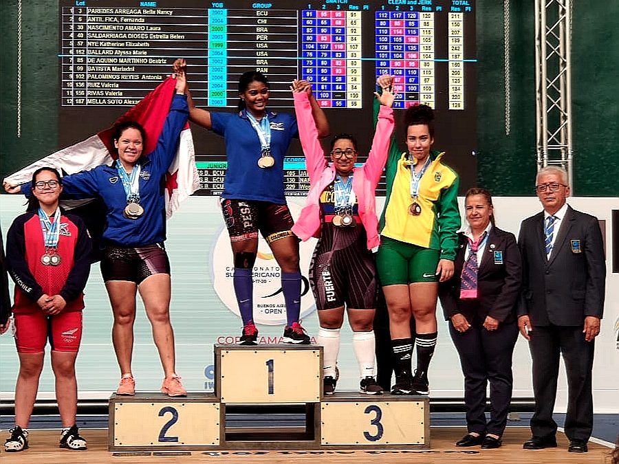 Levantadora de pesas machalina obtiene triple medalla de plata en Argentina