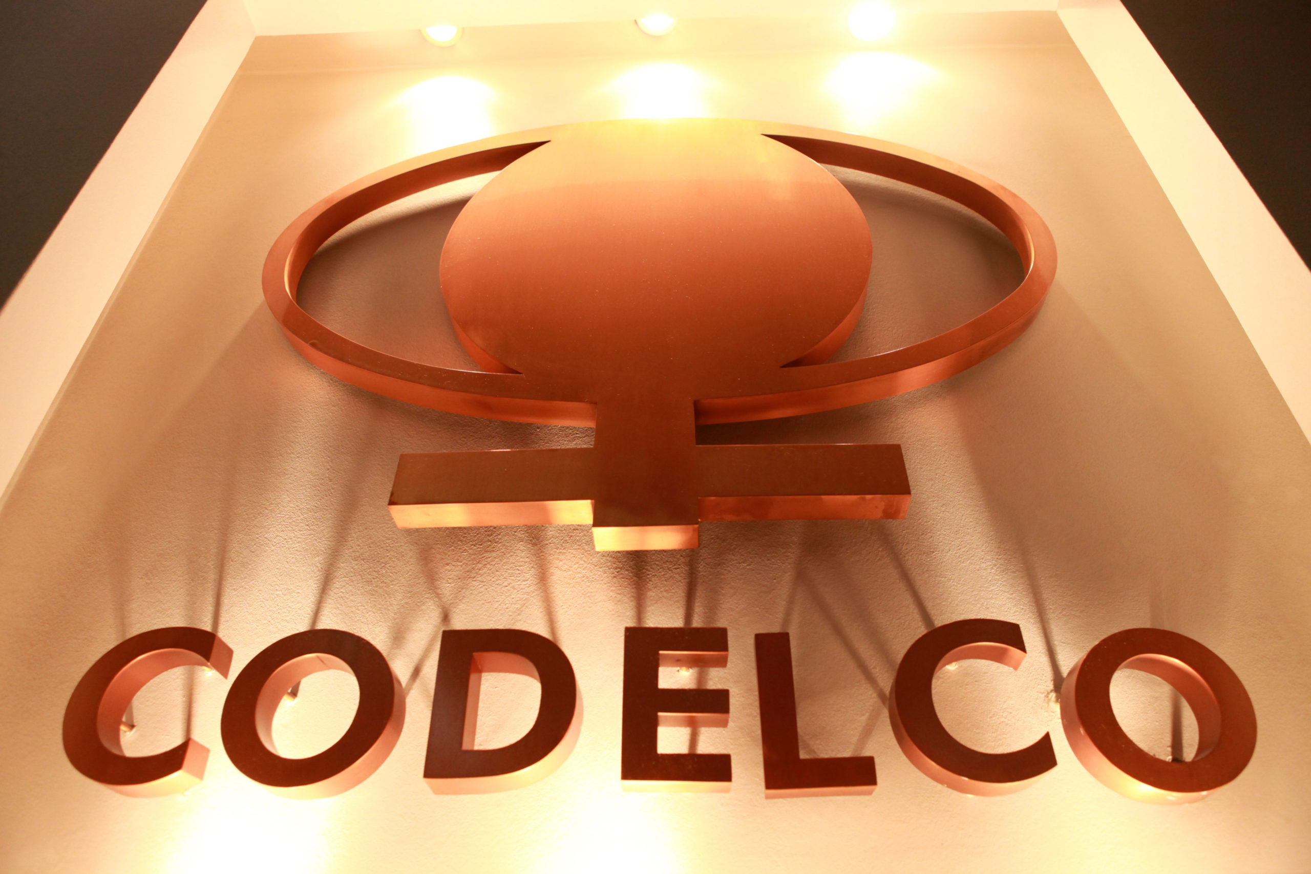 Codelco suspende contratos de terceros por 30 días y pide acogerse a Ley de protección al empleo