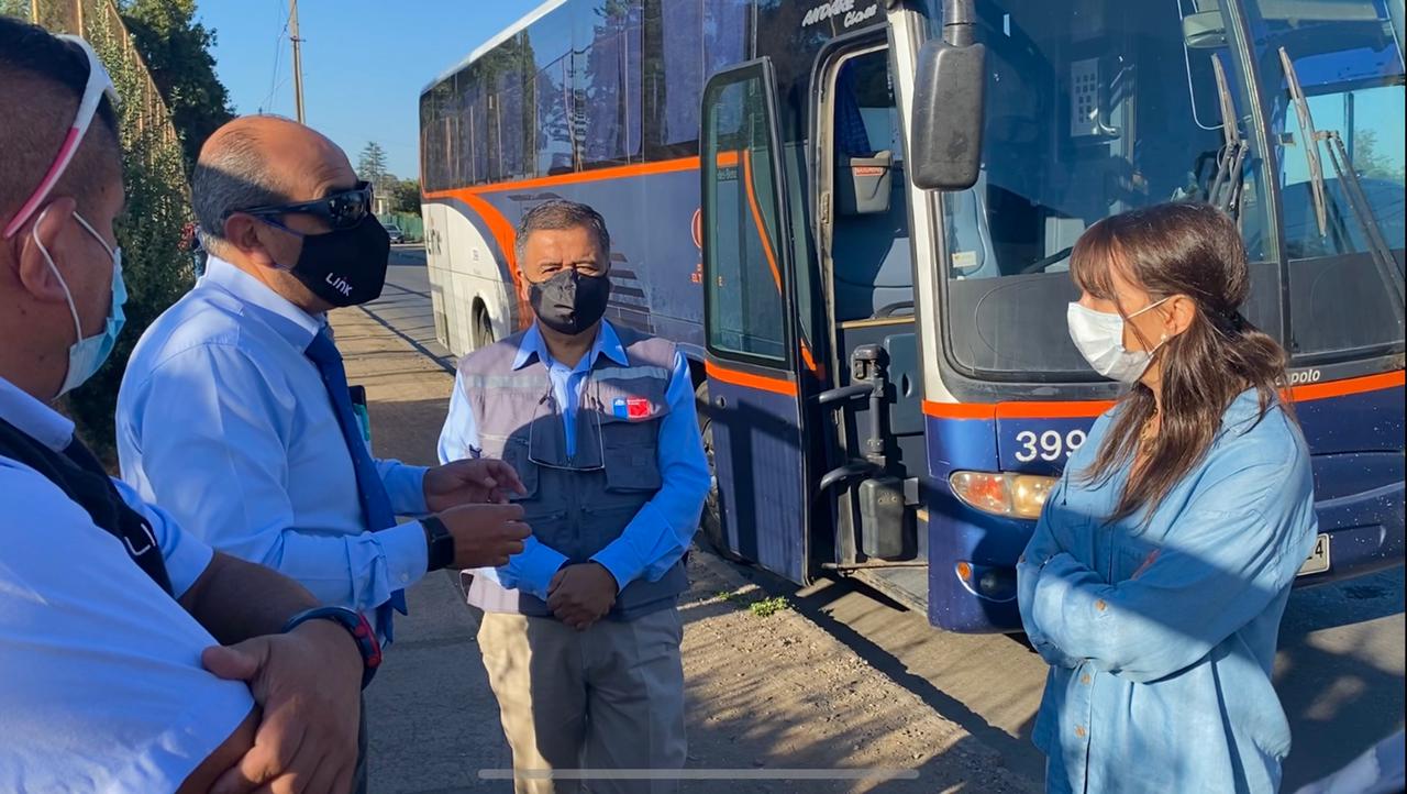 Autoridades fiscalizan protocolos en buses de trabajadores contratistas de El Teniente