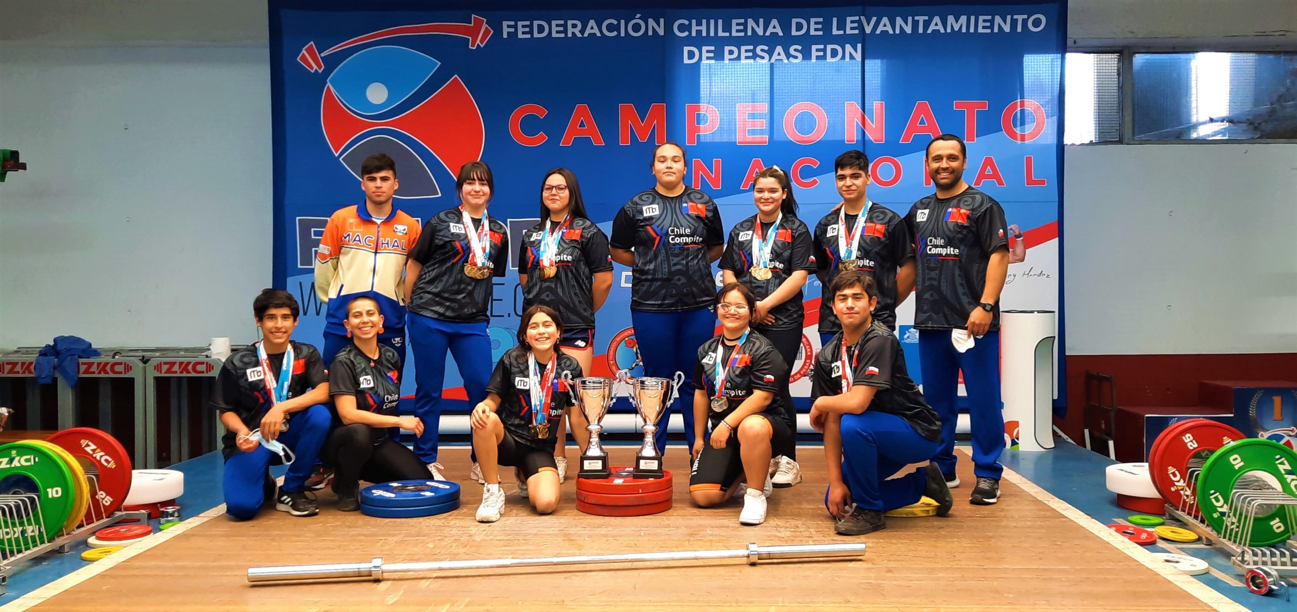 Lluvia de medallas para la halterofilia regional en campeonato nacional